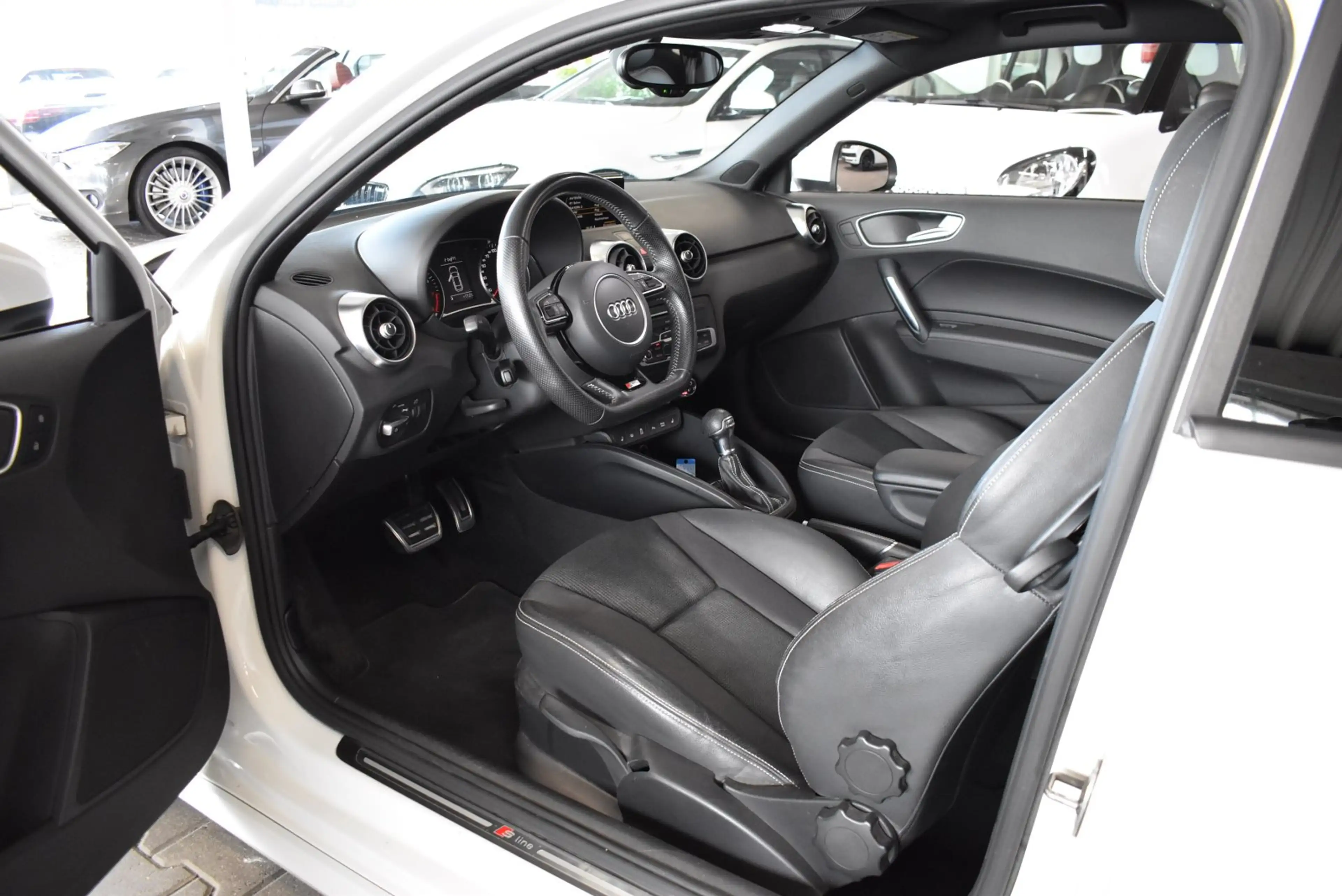 Audi A1 1.8 TFSI sport S-Line Xenon 18 Zoll Rotor Panodach — photo 11