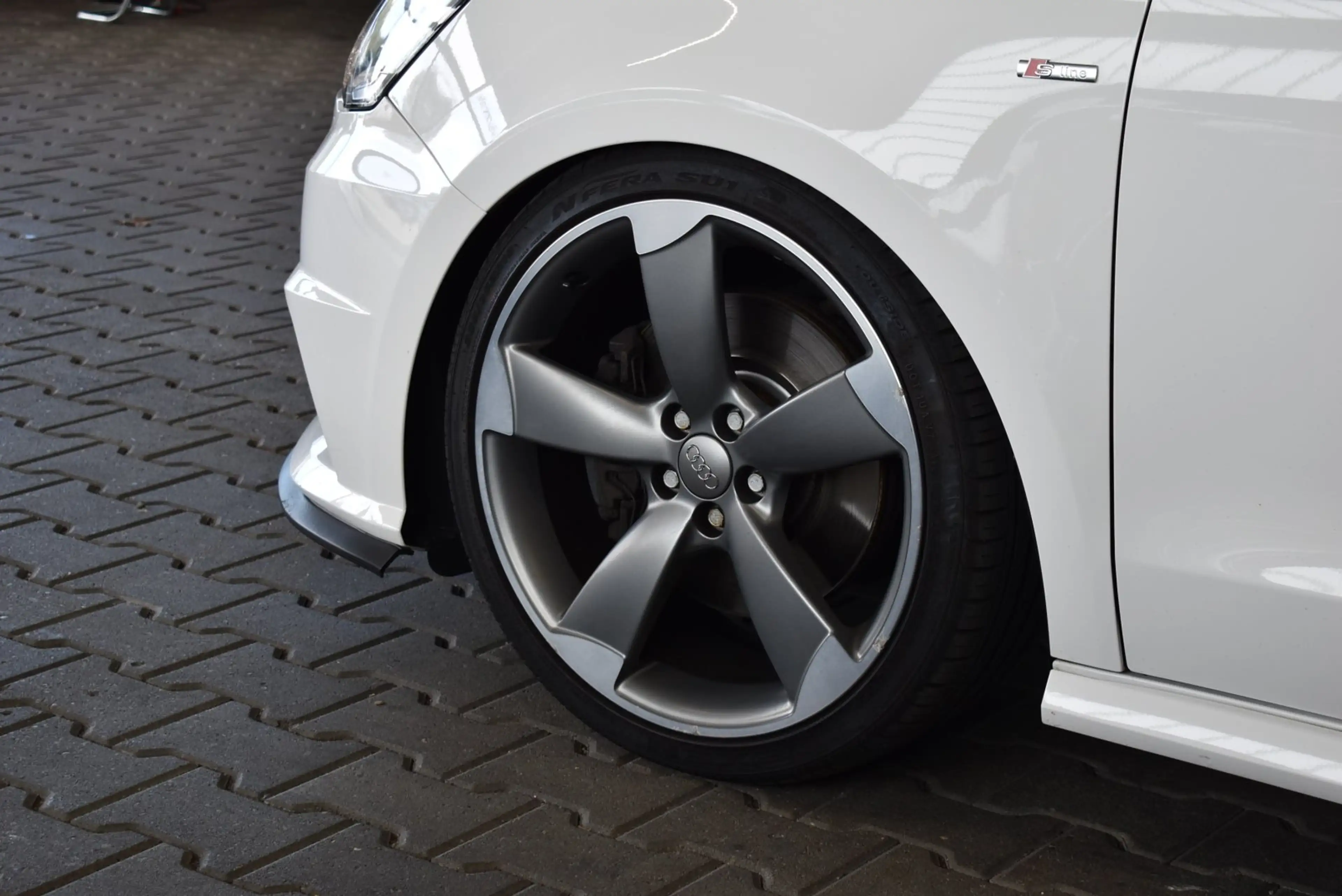 Audi A1 1.8 TFSI sport S-Line Xenon 18 Zoll Rotor Panodach — photo 2