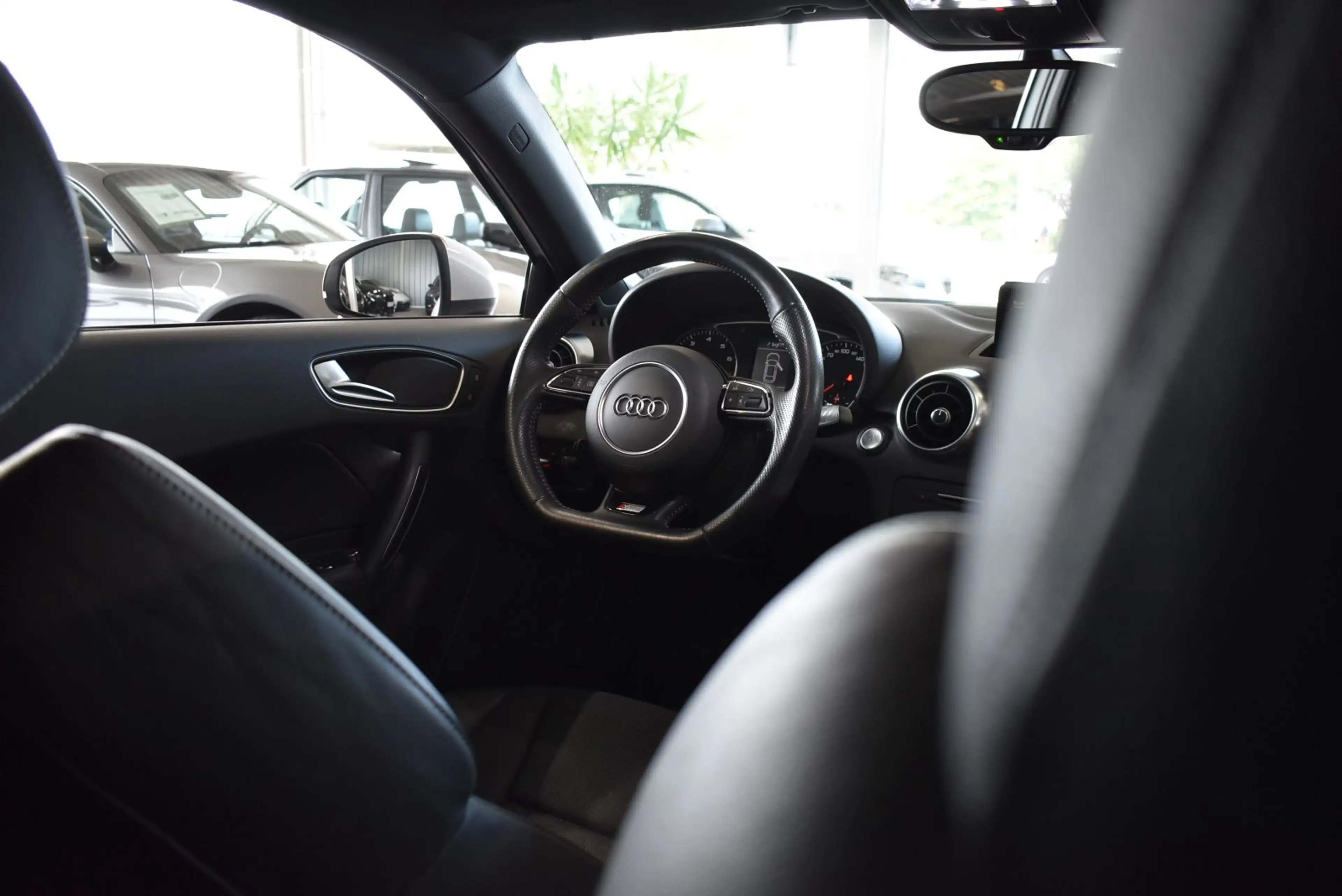 Audi A1 1.8 TFSI sport S-Line Xenon 18 Zoll Rotor Panodach — photo 14
