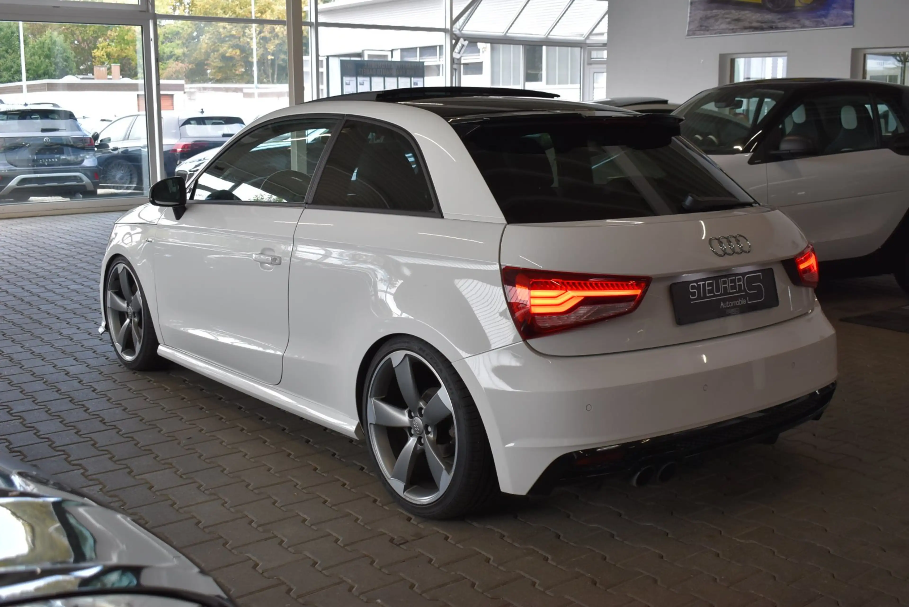 Audi A1 1.8 TFSI sport S-Line Xenon 18 Zoll Rotor Panodach — photo 4