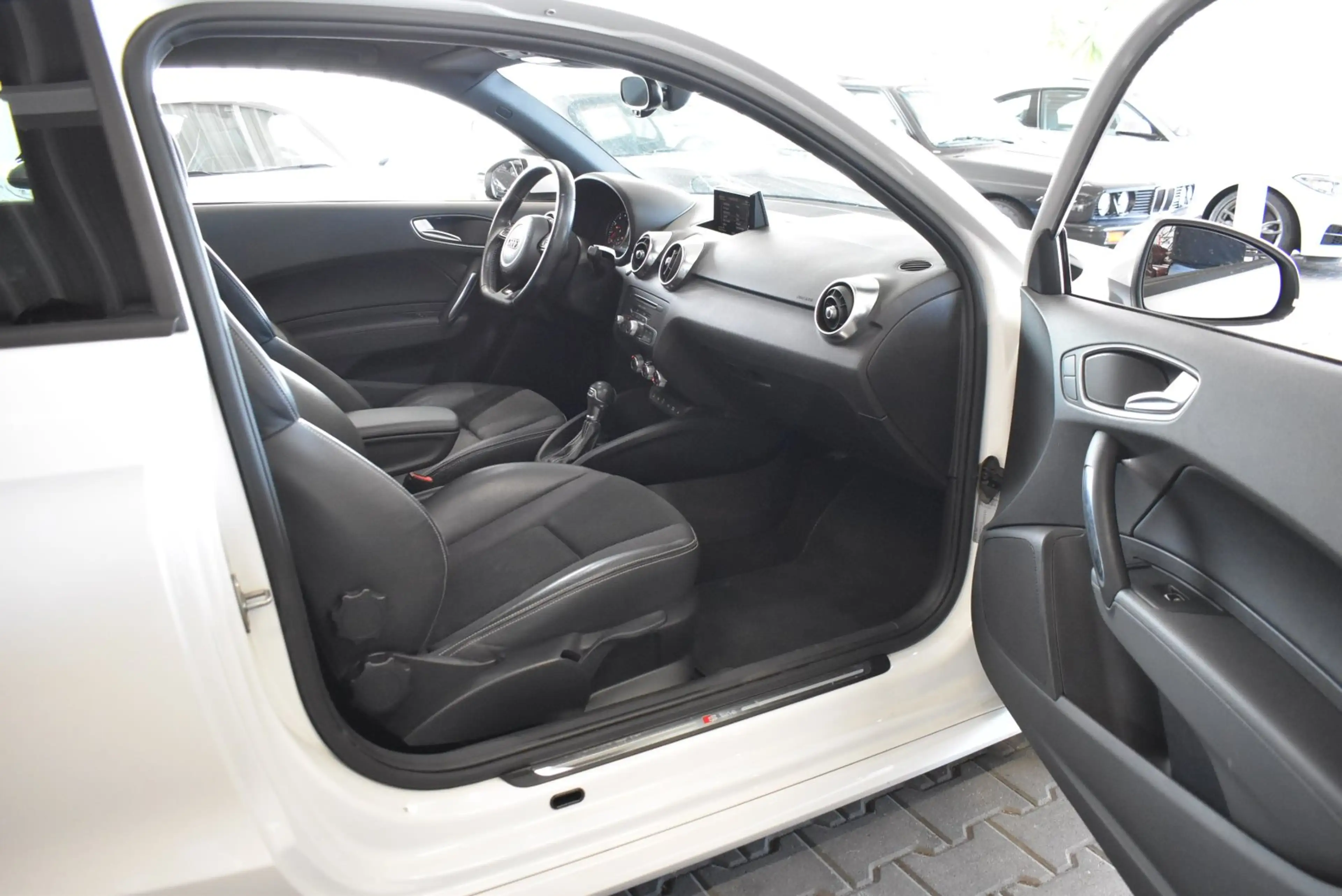Audi A1 1.8 TFSI sport S-Line Xenon 18 Zoll Rotor Panodach — photo 13