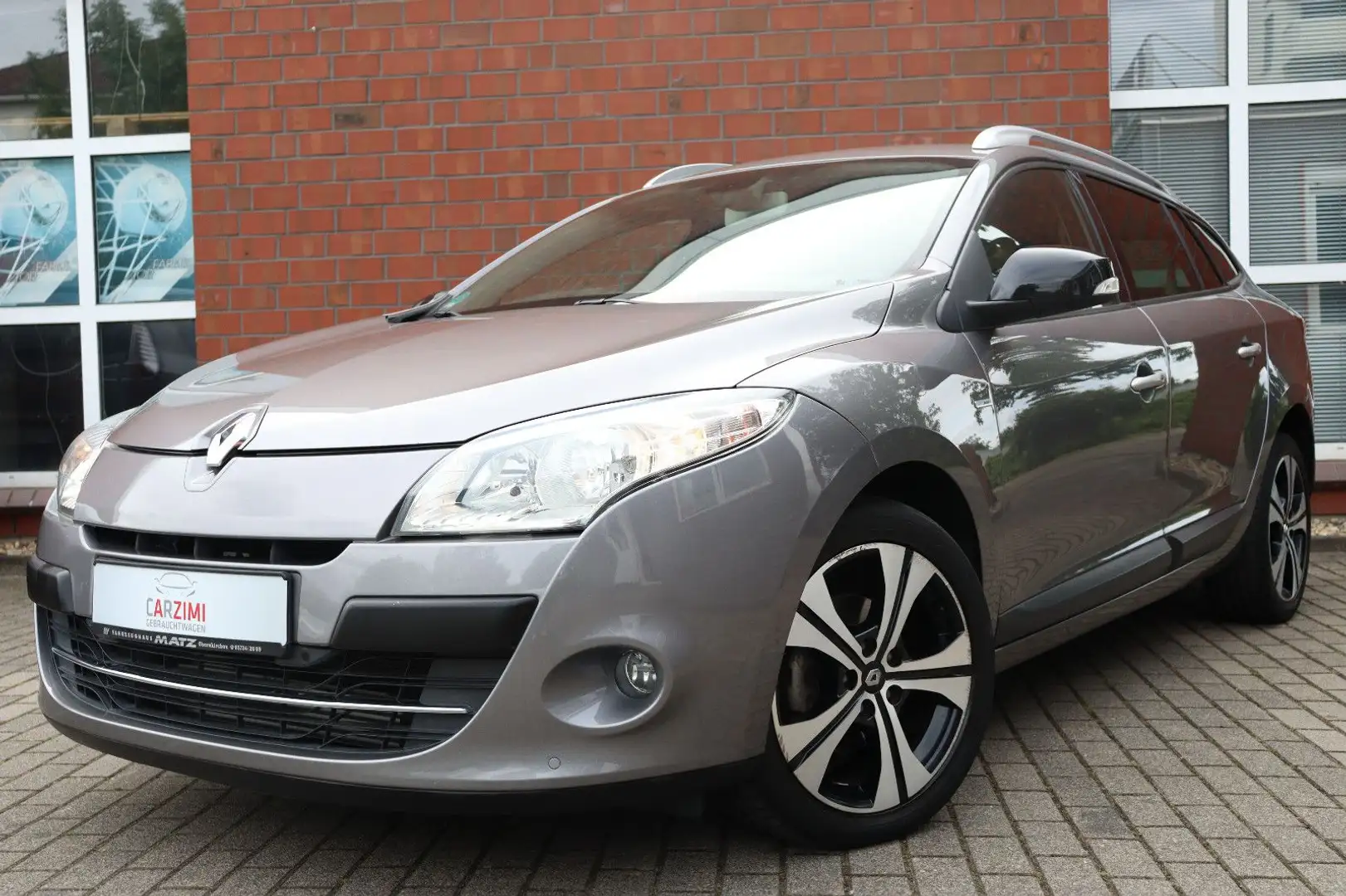Renault Megane III Grandtour 1.5 dCi BOSE Edition Autom. Grau - 1