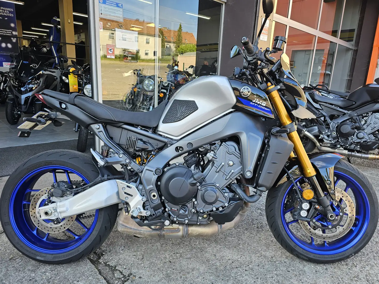 Yamaha MT-09 Gris - 1