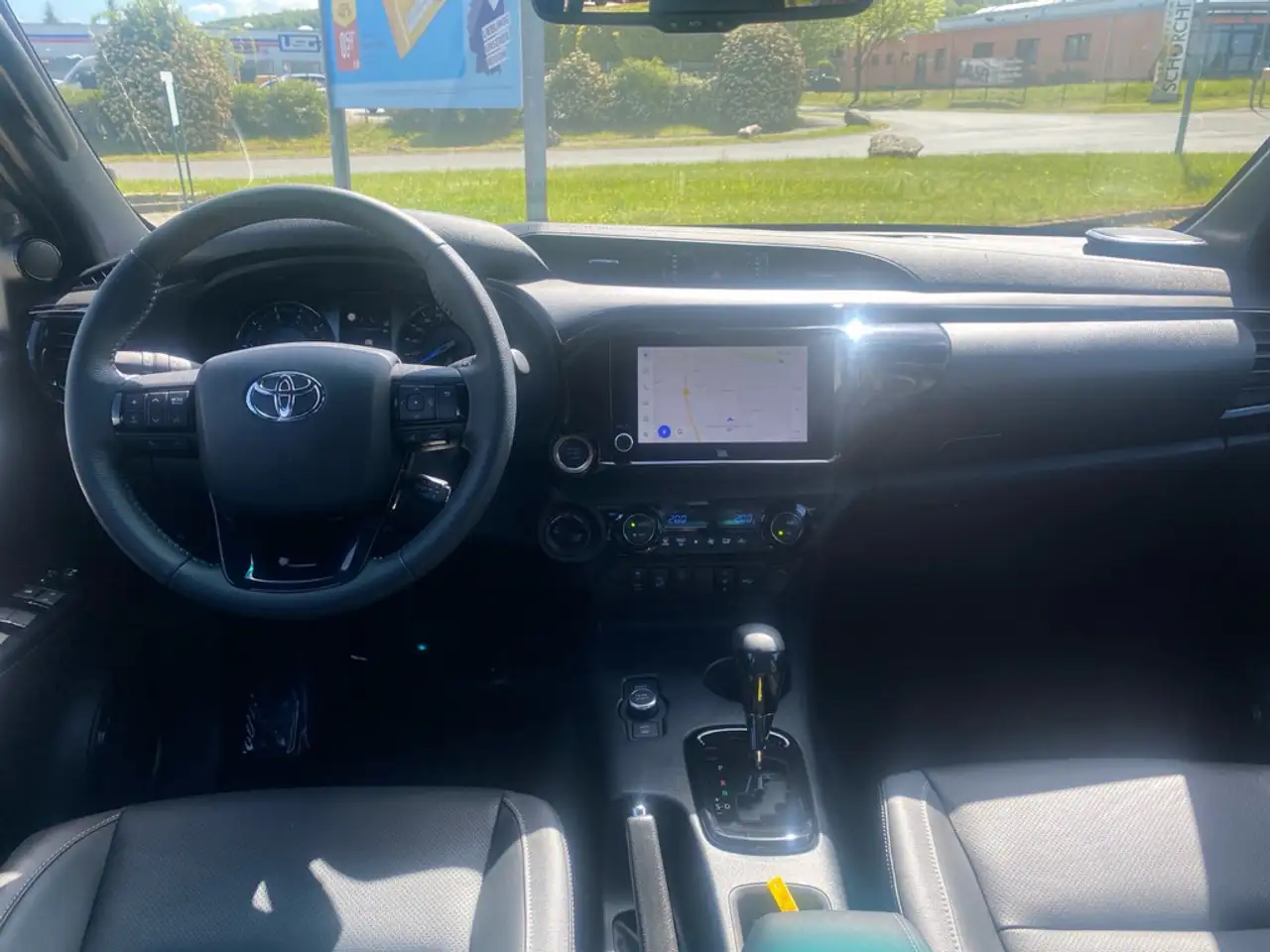 Toyota Hilux 2.8 Double Cab Invincible 4x4 Winterräd 10