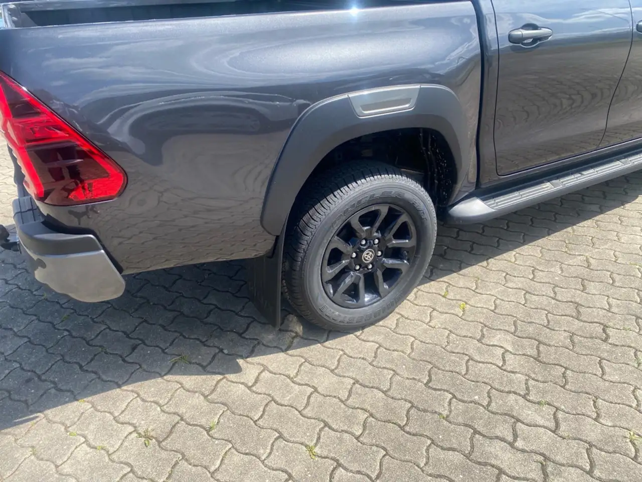 Toyota Hilux 2.8 Double Cab Invincible 4x4 Winterräd 7