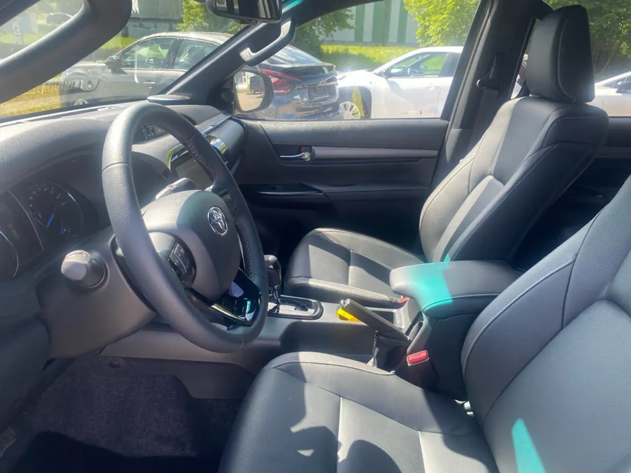 Toyota Hilux 2.8 Double Cab Invincible 4x4 Winterräd 9