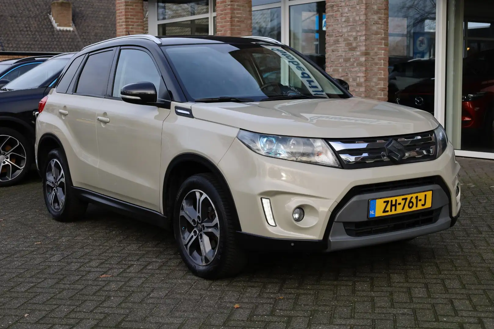 Suzuki Vitara 1.6 High Executive TREKHAAK-AFN PANO LEER/ALCANTAR Maro - 2