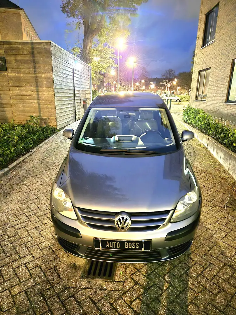 Volkswagen Golf Plus 2.0 FSI Comfortline Grijs - 2
