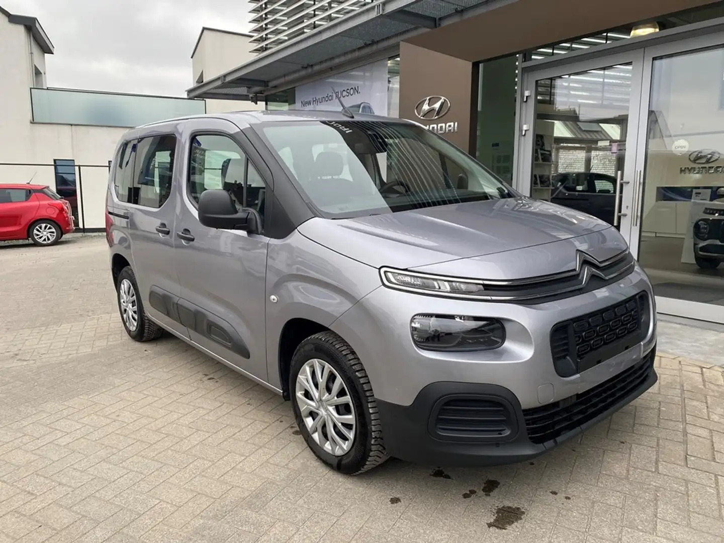 Citroen Berlingo 1.2 benzine 110pk Серебристый - 1