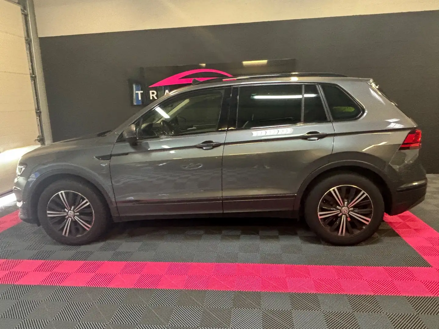 Volkswagen Tiguan Tiguan 2.0 TDI 150 DSG7 Carat Exclusive Grau - 2
