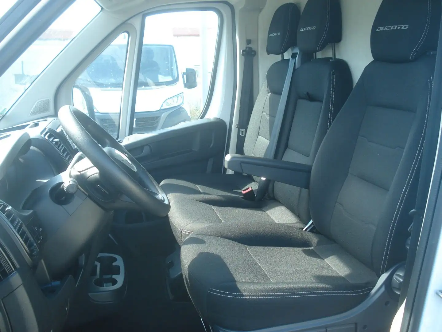 Fiat Ducato Hochr.-Kasten 33 120 L2H2 46200Km Klima Weiß - 2