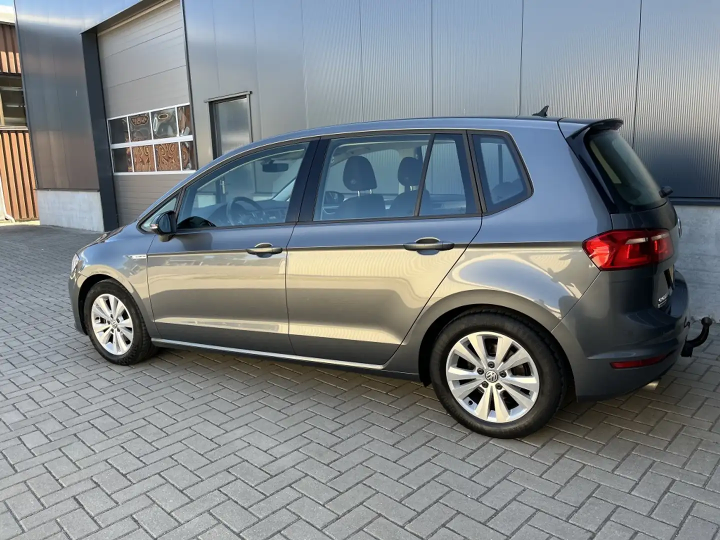 Volkswagen Golf Sportsvan 1.0 TSI Comfortline Grijs - 2