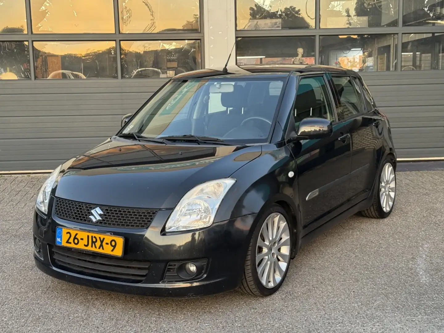 Suzuki Swift 1.5 Exclusive Schwarz - 2