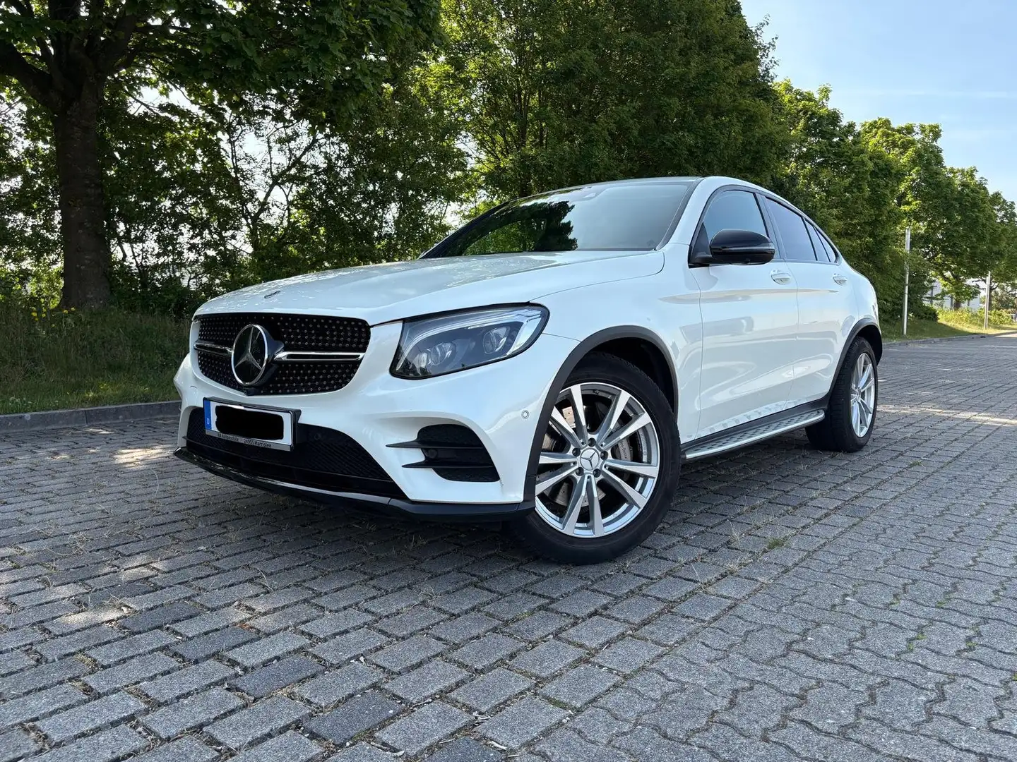 Mercedes-Benz GLC 350 GLC 350 d Coupe 4Matic 9G-TRONIC AMG Line Weiß - 1