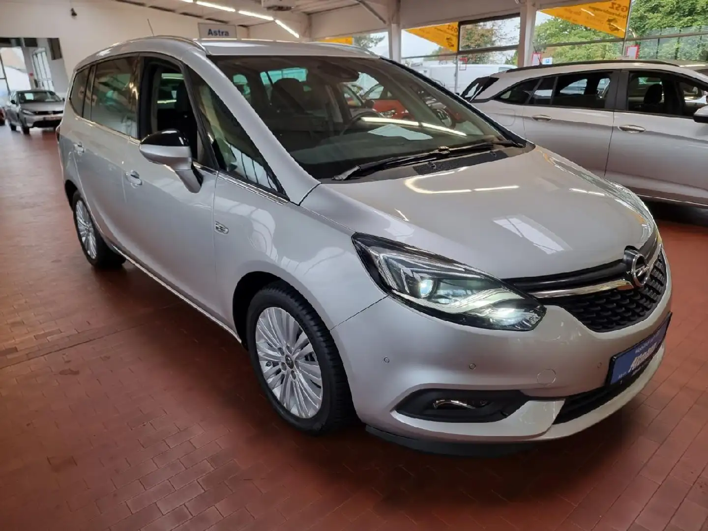 Opel Zafira Innovation 7Sitzer Navi Kamera Winterp. Solarprot. Silber - 2