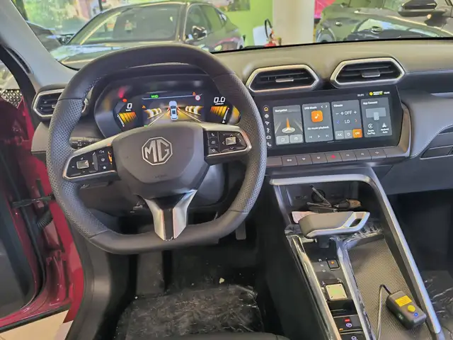 MG ZS view 11