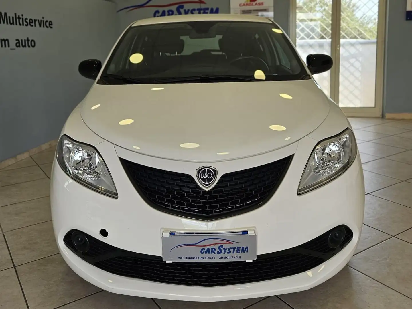 Lancia Ypsilon Ypsilon 1.2 Gold s Blanc - 2