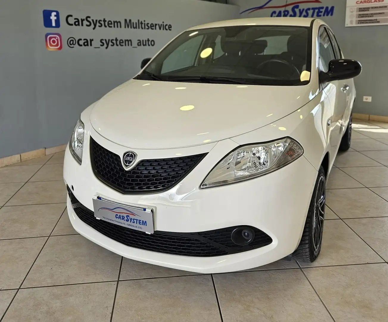 Lancia Ypsilon Ypsilon 1.2 Gold s Blanc - 1