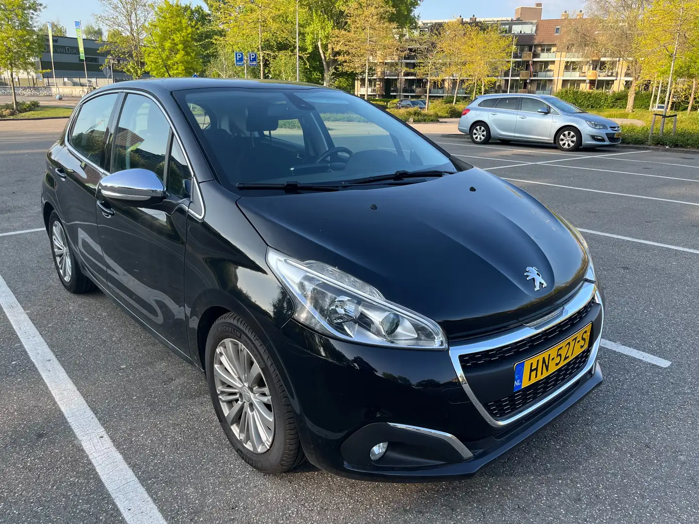 Peugeot 208 1.6 HDi Blue lease Executive + beurt 82dkm! Zwart - 2