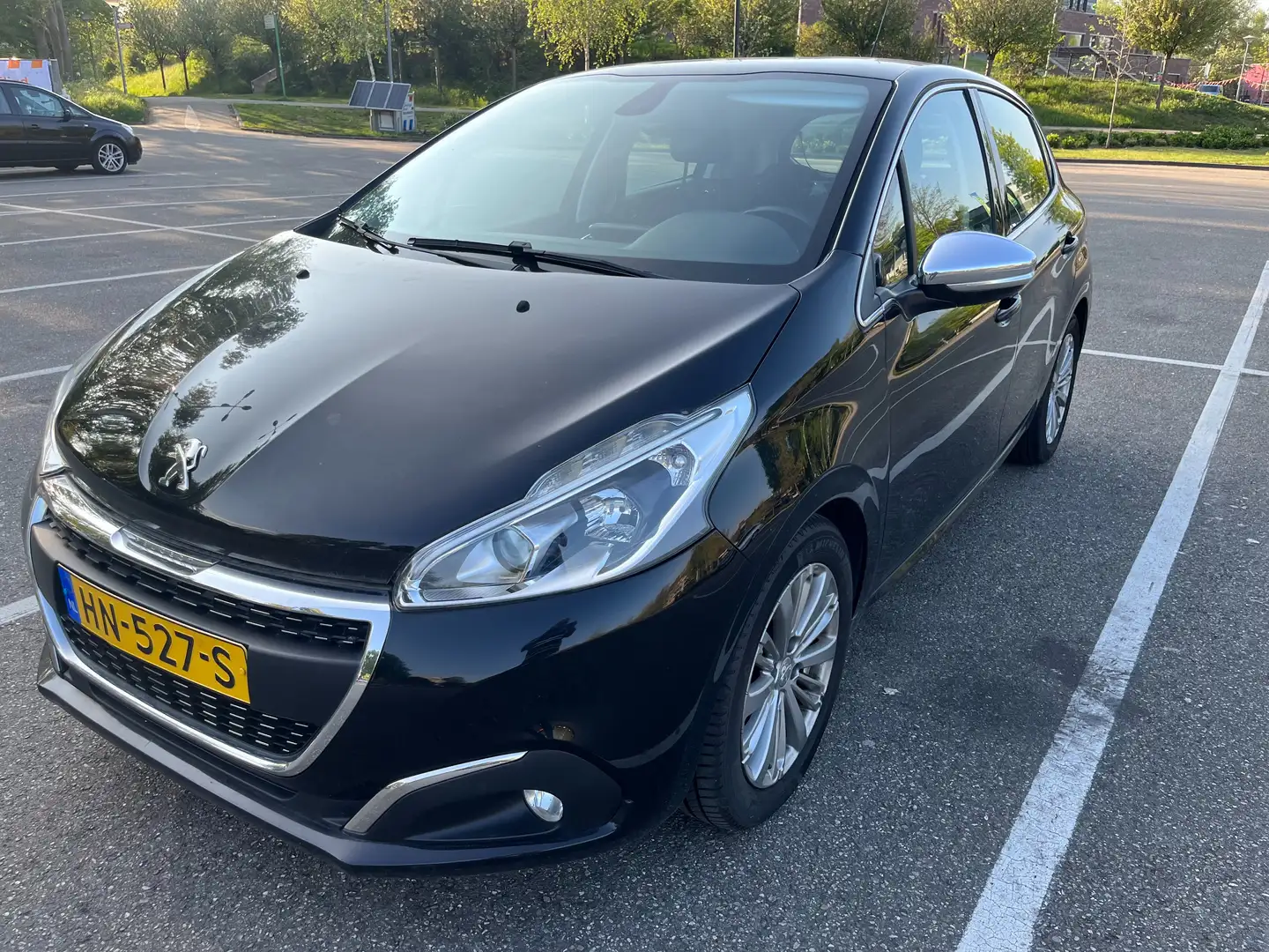 Peugeot 208 1.6 HDi Blue lease Executive + beurt 82dkm! Zwart - 1
