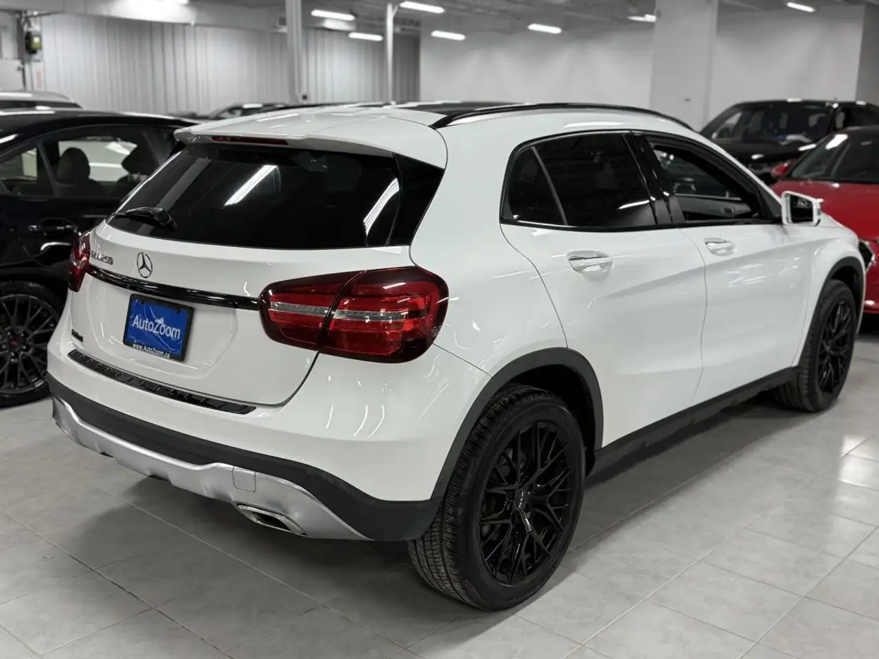 Mercedes-Benz GLA снимка Mercedes-Benz GLA