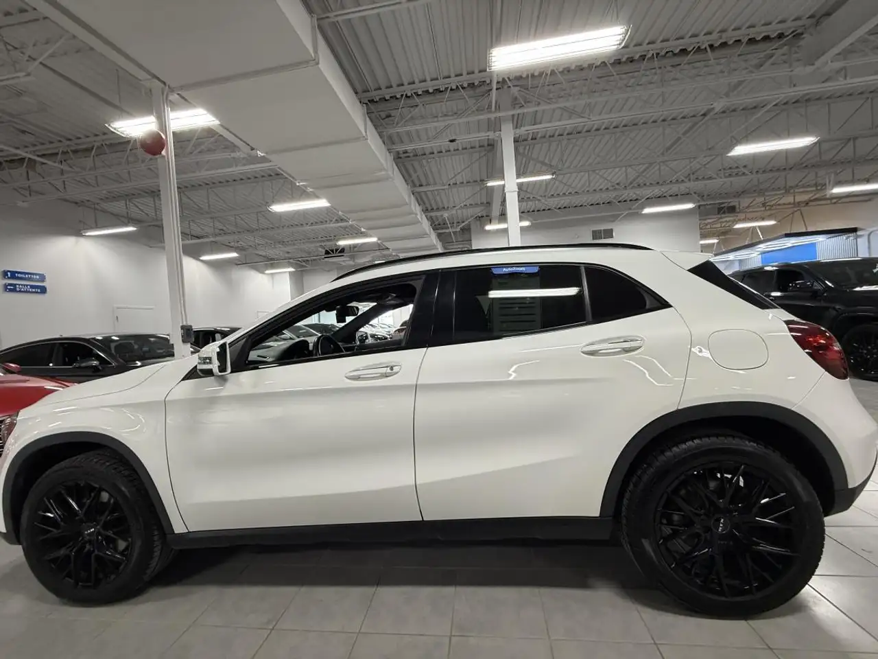 Mercedes-Benz GLA снимка Mercedes-Benz GLA