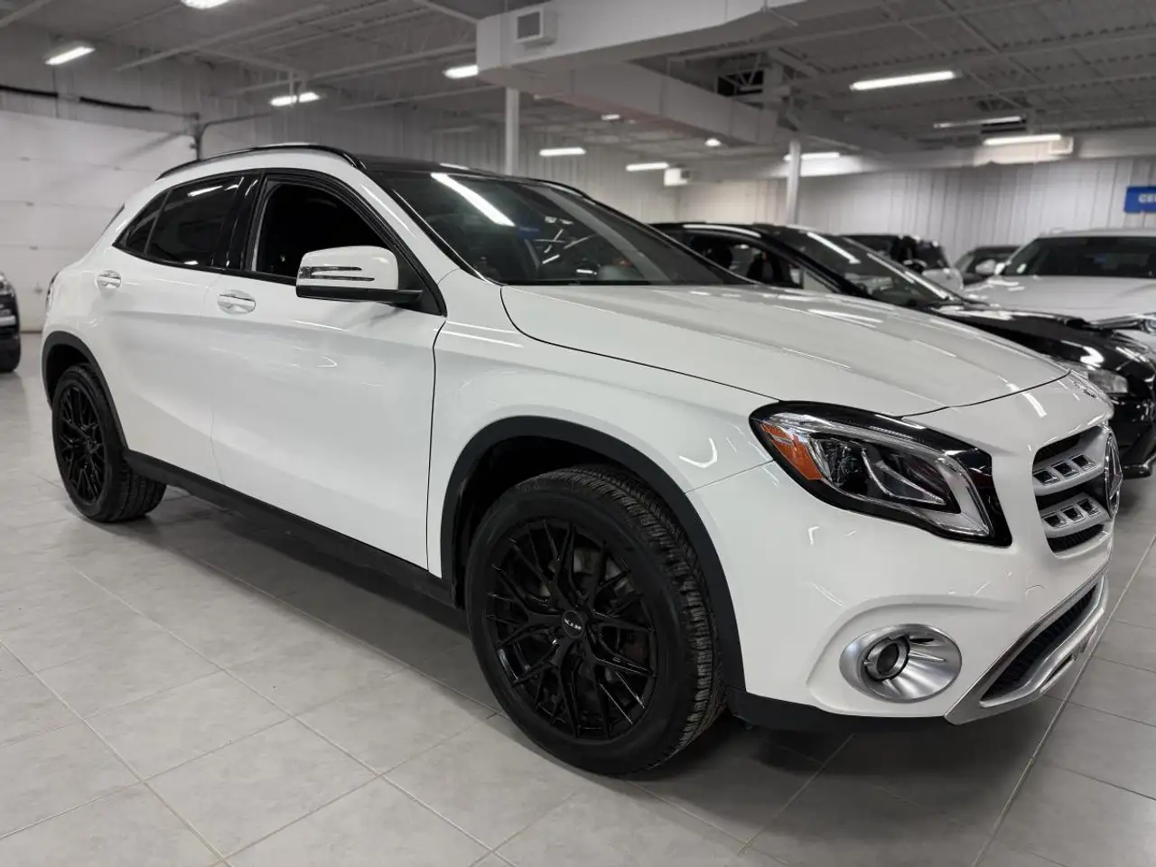Mercedes-Benz GLA снимка Mercedes-Benz GLA