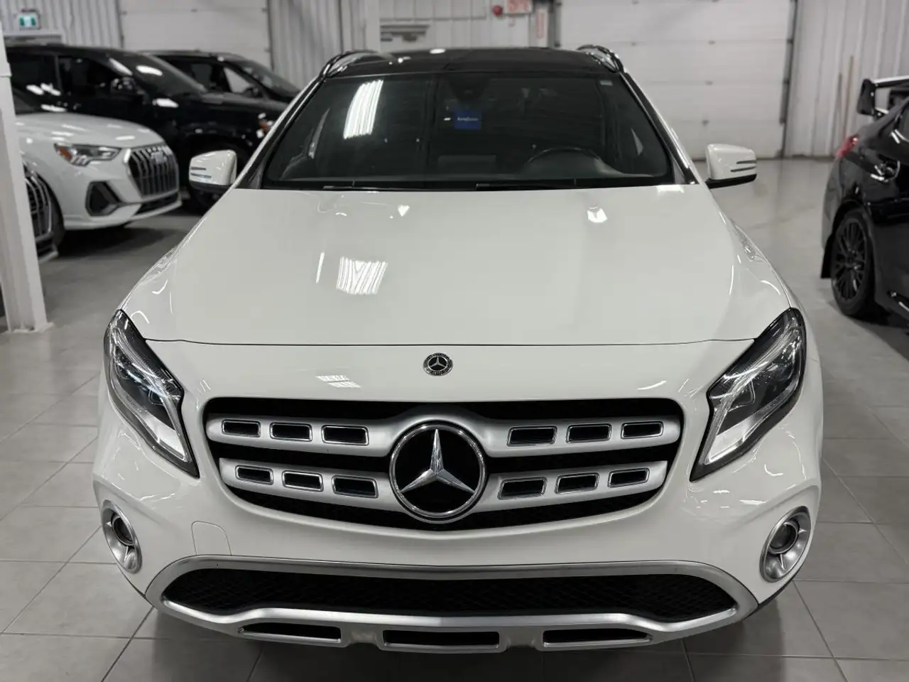 Mercedes-Benz GLA снимка Mercedes-Benz GLA