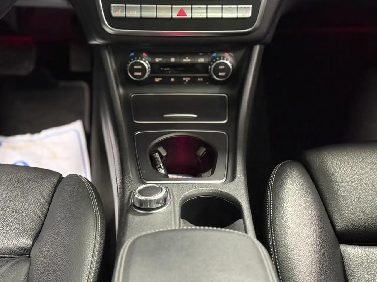 Mercedes-Benz GLA снимка Mercedes-Benz GLA