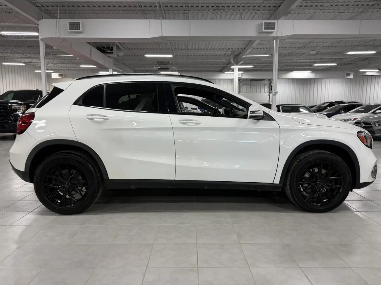Mercedes-Benz GLA снимка Mercedes-Benz GLA