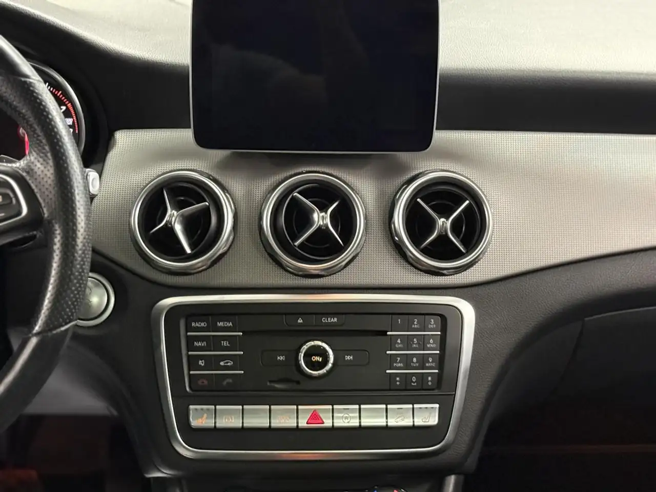 Mercedes-Benz GLA снимка Mercedes-Benz GLA