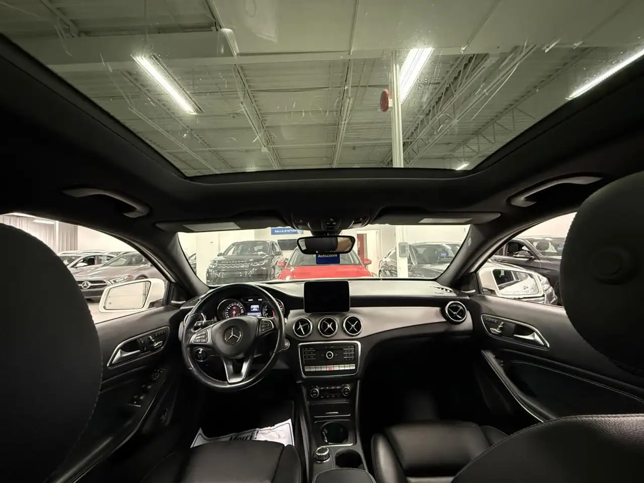 Mercedes-Benz GLA снимка Mercedes-Benz GLA