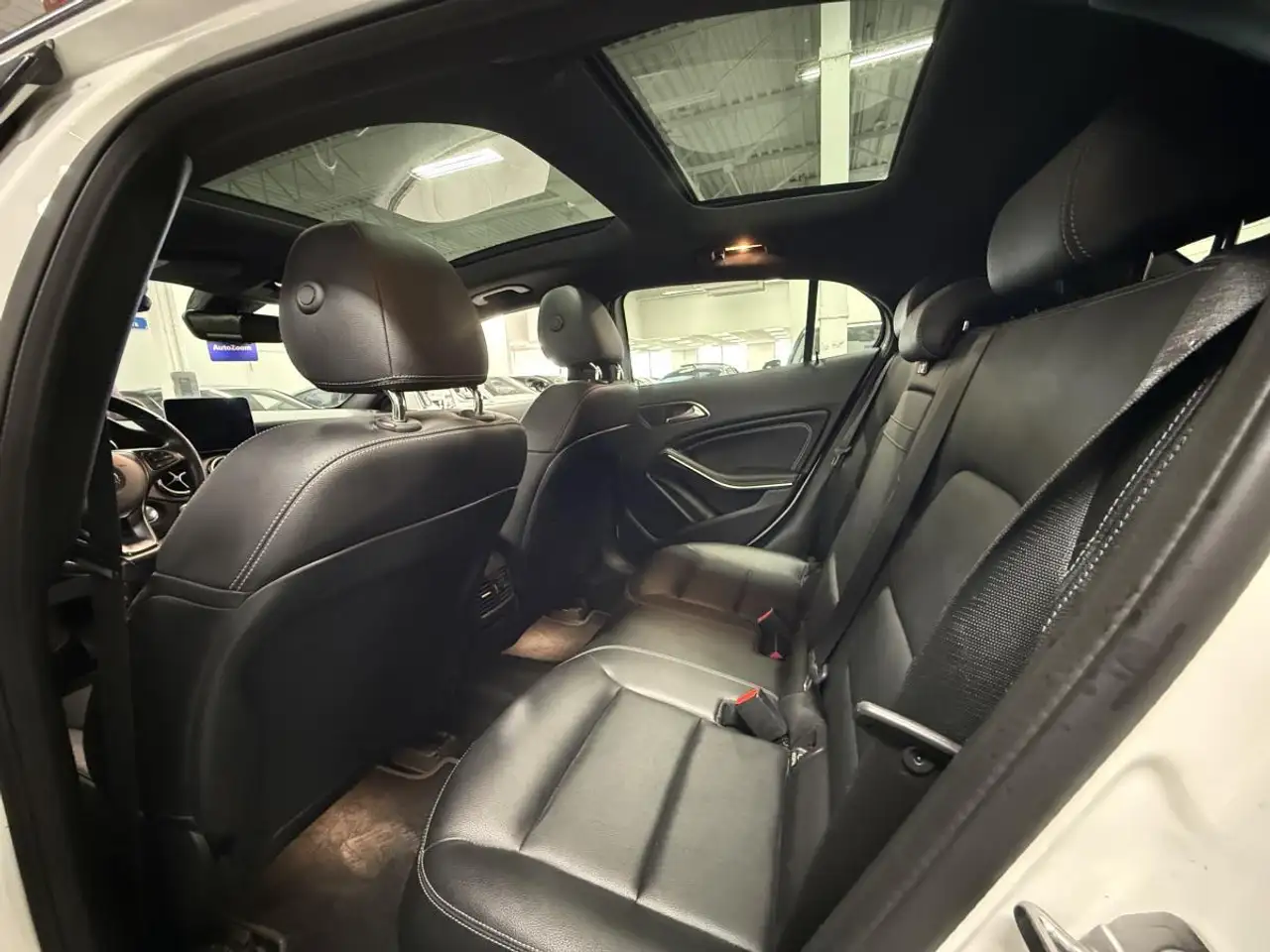 Mercedes-Benz GLA снимка Mercedes-Benz GLA