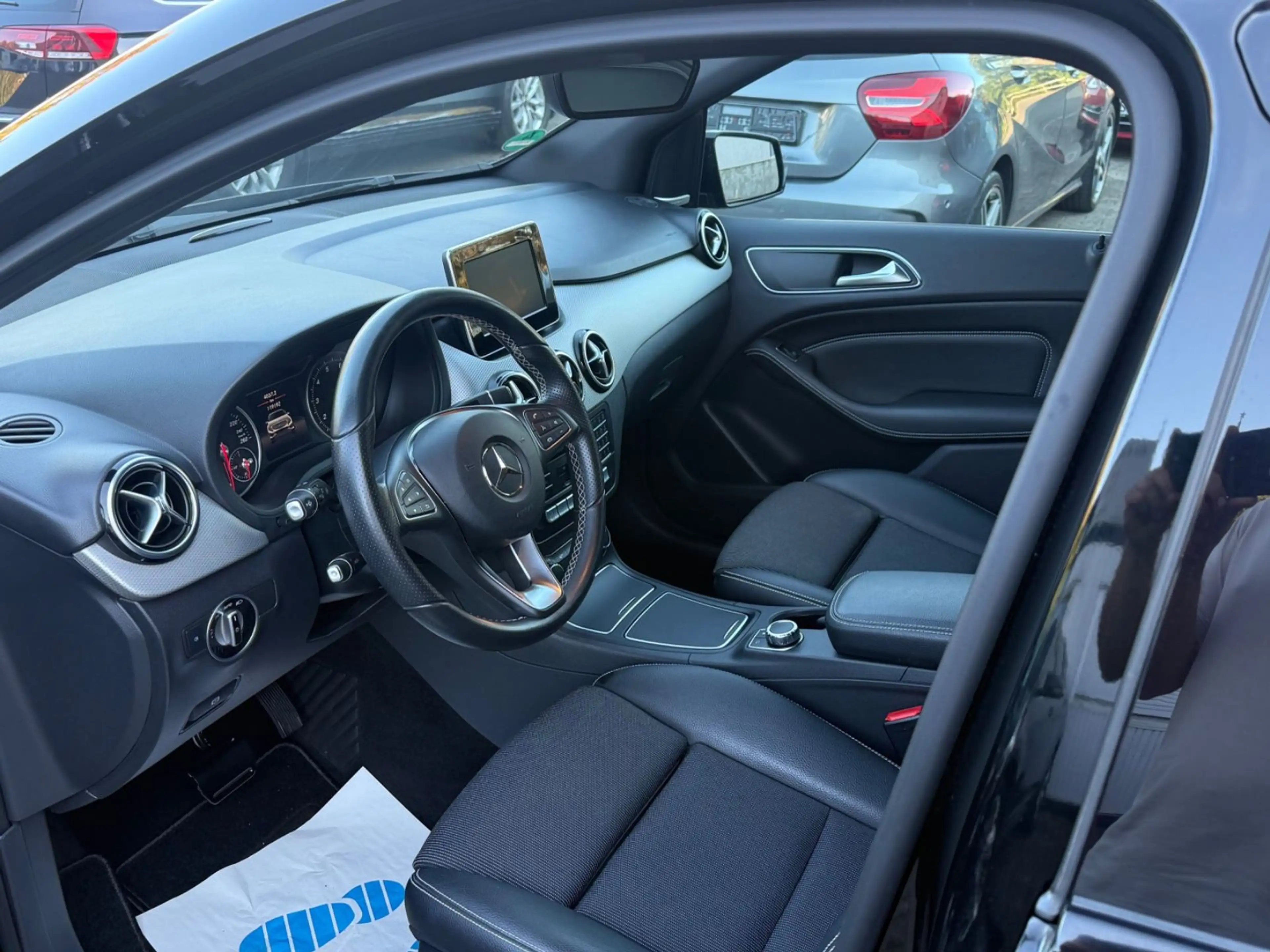 Mercedes-Benz B 200 Score Automatik AHK Navi Tempomat H&K — photo 7