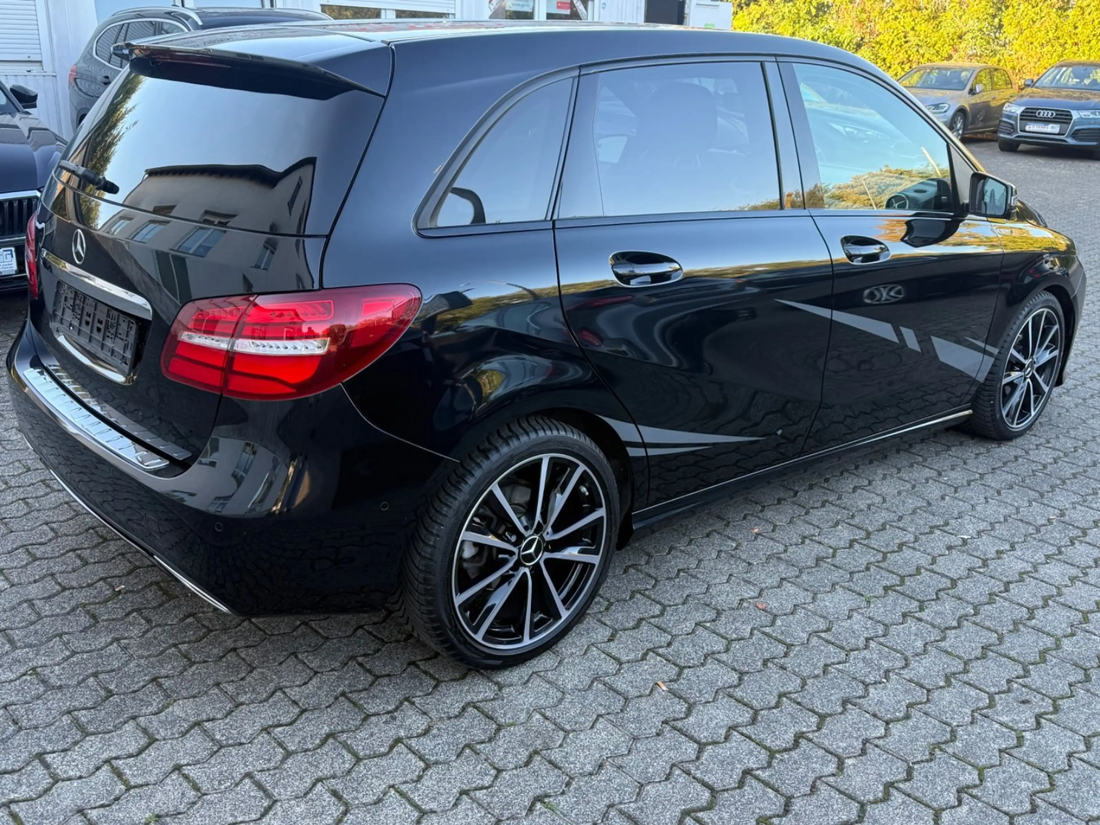 Mercedes-Benz B 200 Score Automatik AHK Navi Tempomat H&K — photo 4