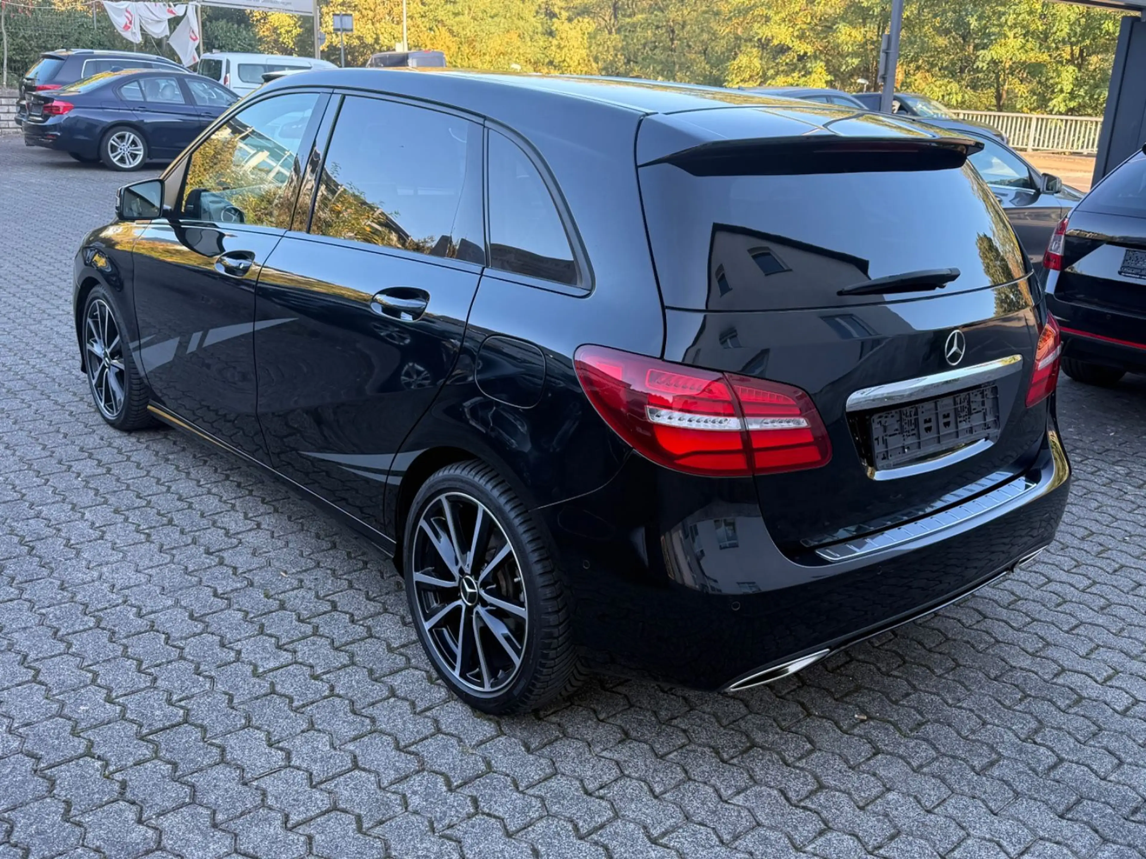 Mercedes-Benz B 200 Score Automatik AHK Navi Tempomat H&K — photo 2