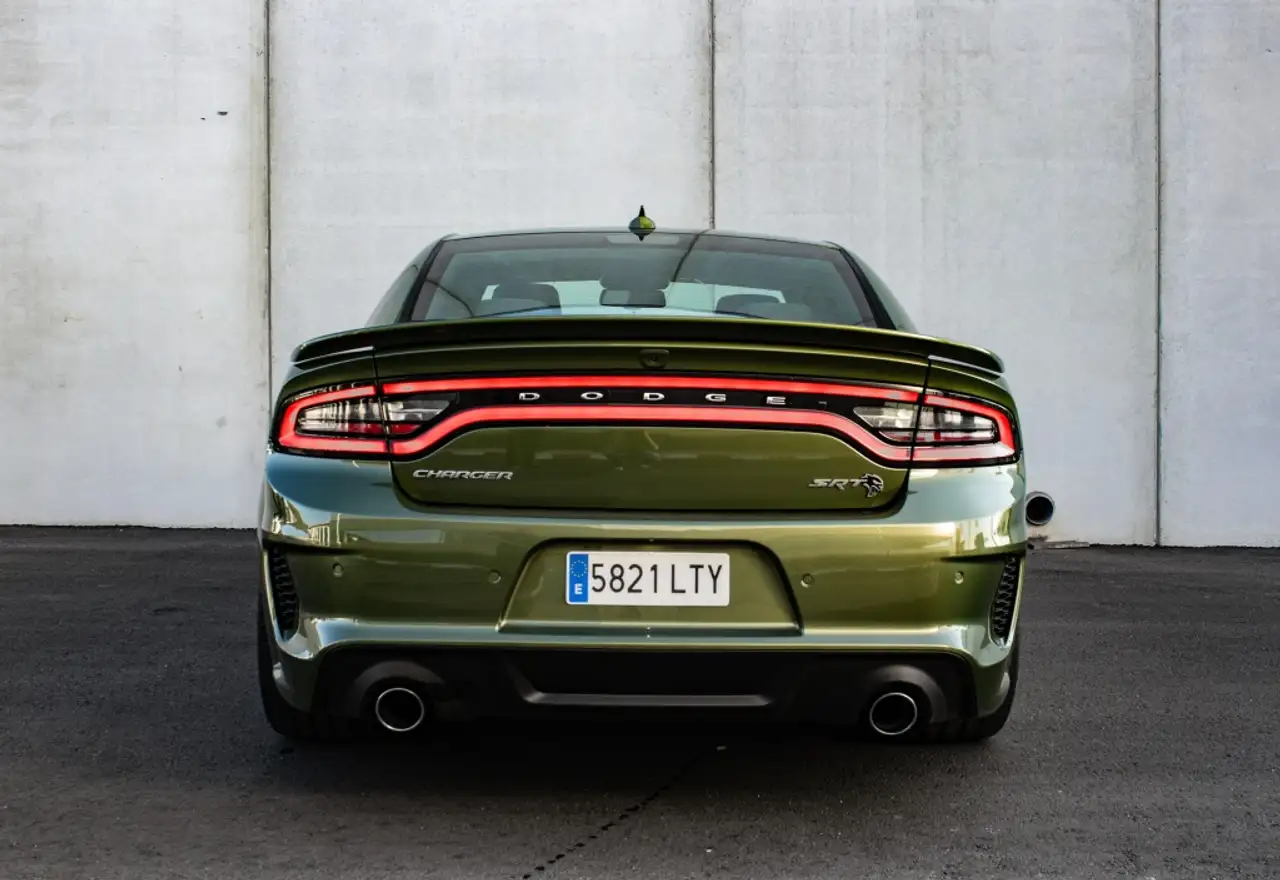 Dodge Charger 2021 — фото 14