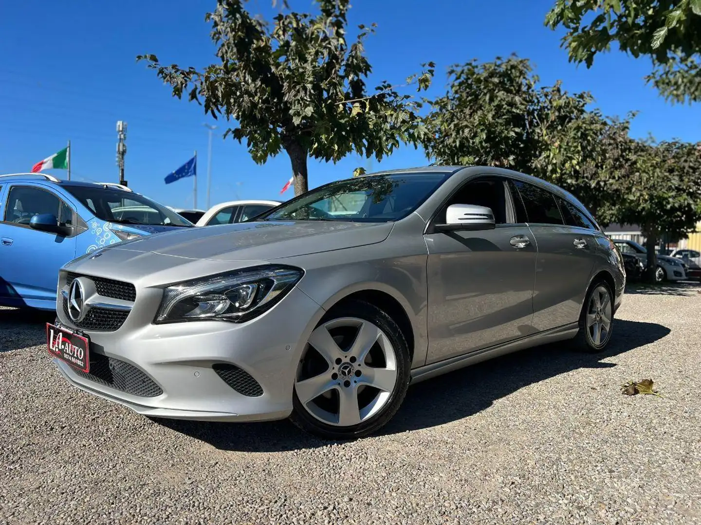 Mercedes-Benz CLA 220 d S.W. 4Matic Automatic Premium Zilver - 1
