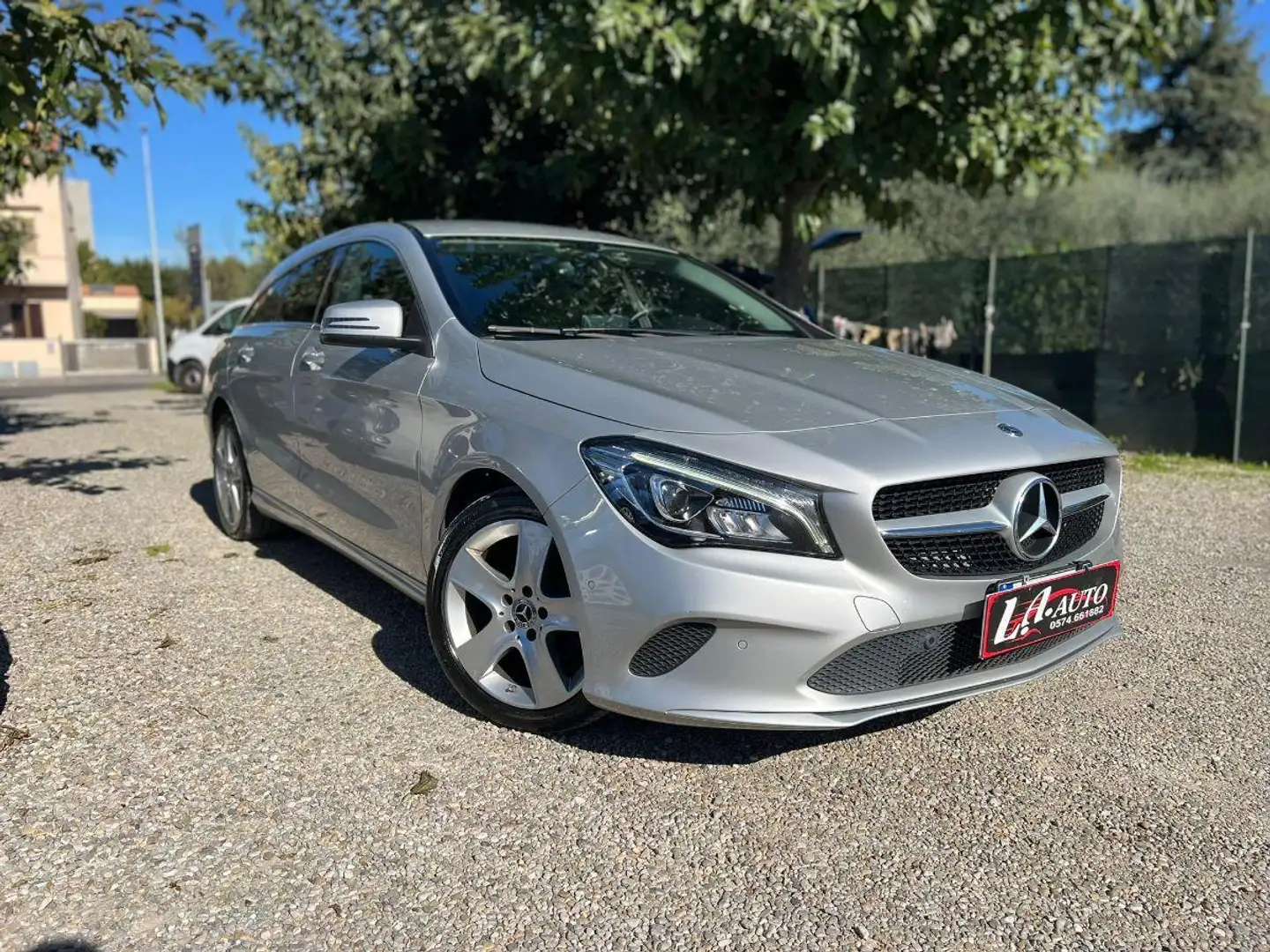 Mercedes-Benz CLA 220 d S.W. 4Matic Automatic Premium Zilver - 2