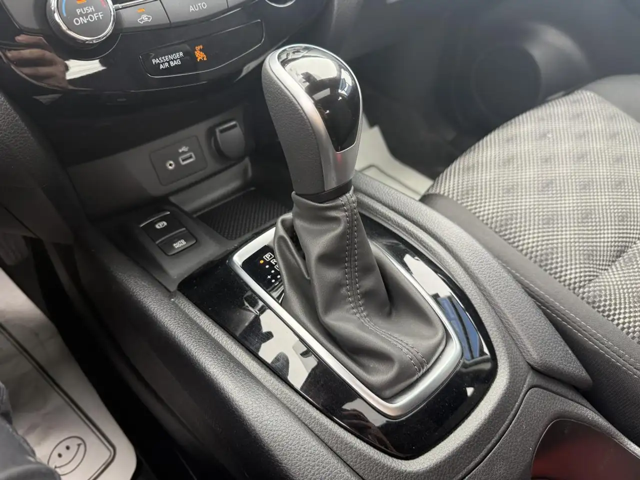 Nissan Qashqai photo Nissan Qashqai
