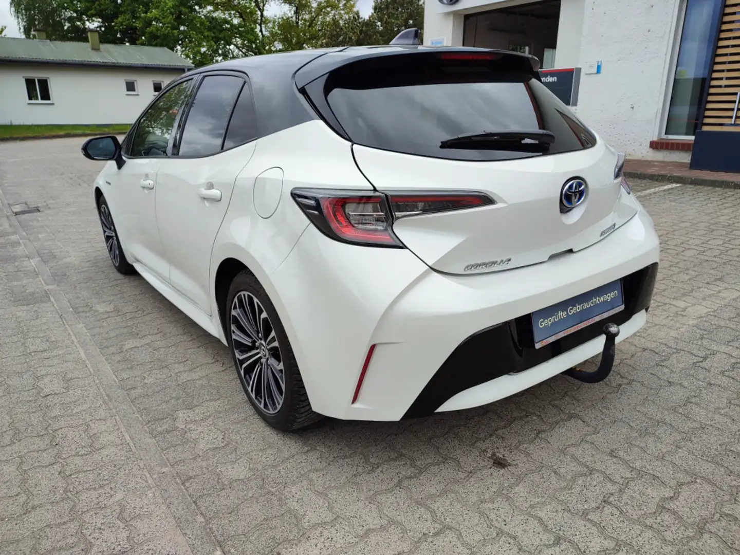 Toyota Corolla 1.8 Hybrid Club Weiß - 2