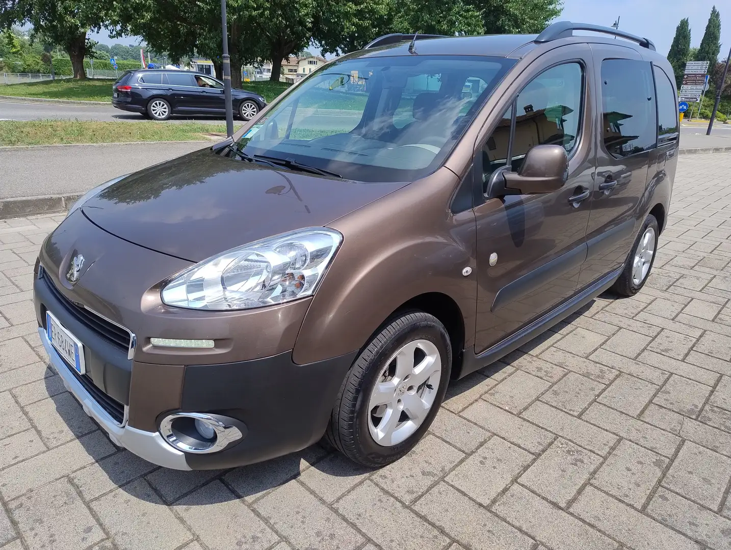 Peugeot Partner Tepee 1.6 hdi Outdoor 115cv Prop.Unico Marrone - 1