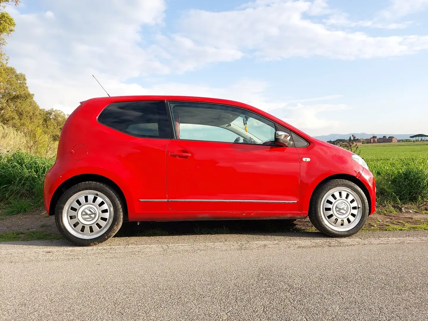 Volkswagen up! High Up! Rosso - 2