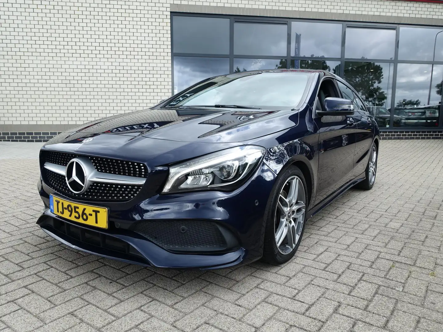 Mercedes-Benz CLA 180 Shooting Brake Business Solution AMG Upgrade Editi Blauw - 2
