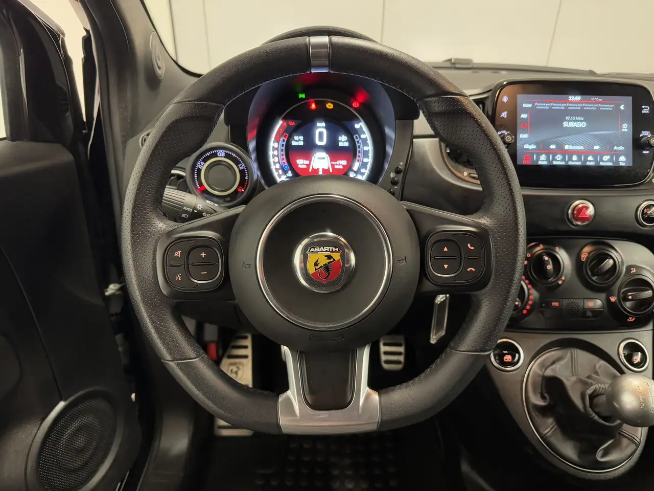 Abarth 595 2024 — фото 14