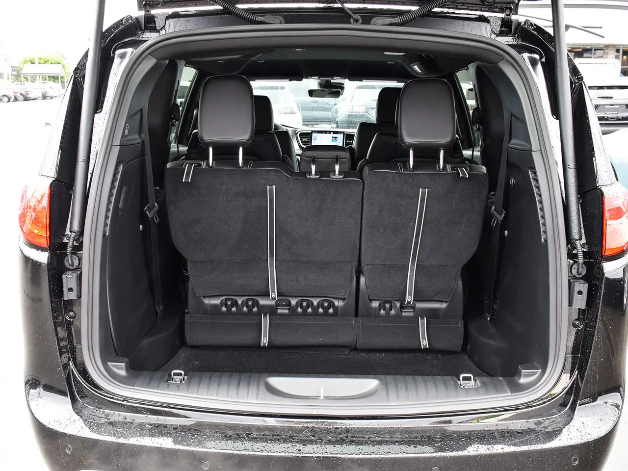 Chrysler Grand Caravan photo Chrysler Grand Caravan