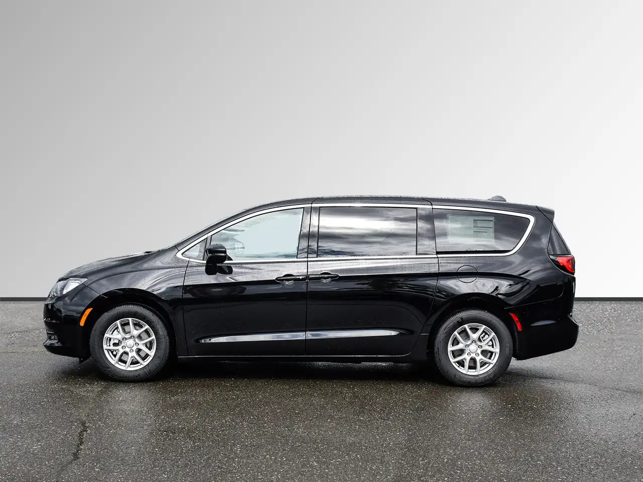 Chrysler Grand Caravan photo Chrysler Grand Caravan
