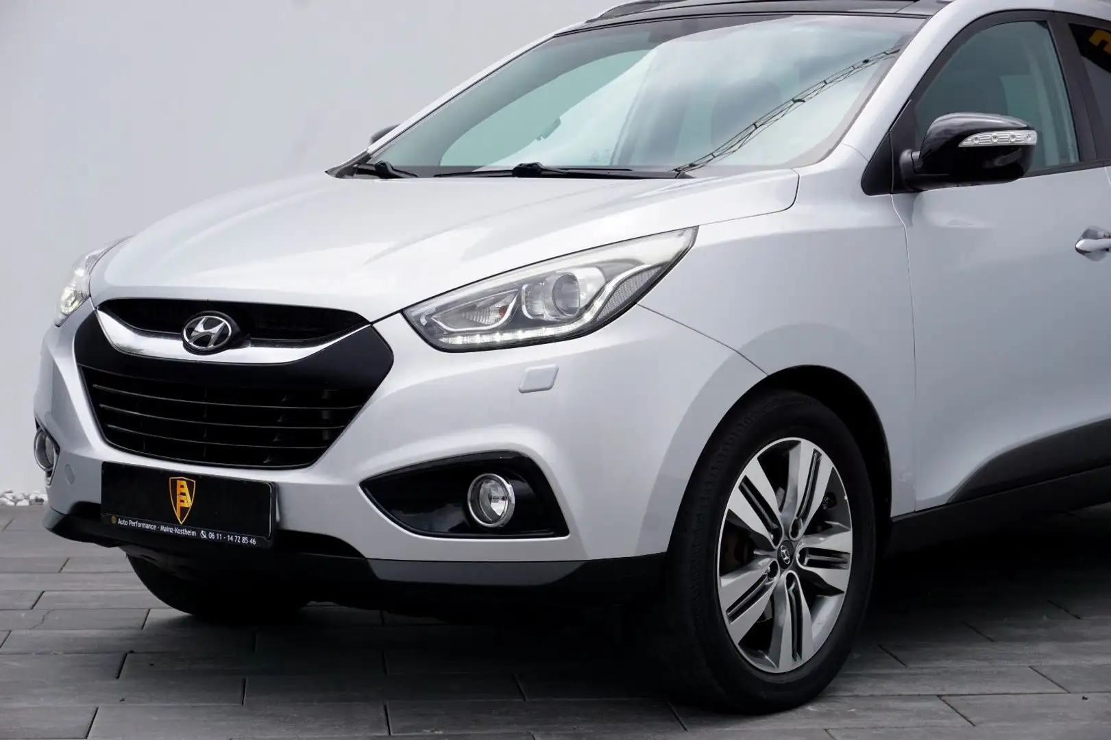 Hyundai iX35 Aut. AWD Xenon~Leder~Navi~PANO~4xSHZ~Kamera Silber - 2
