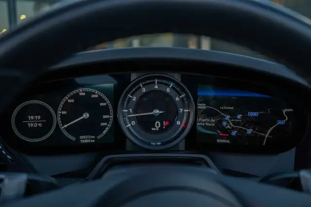 Porsche 911 view 15