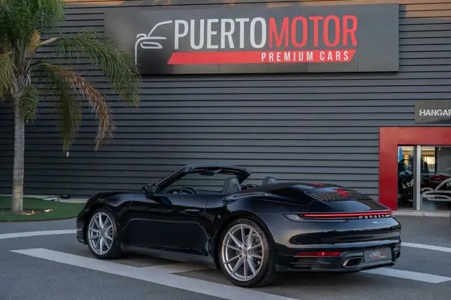 Porsche 911 view 7